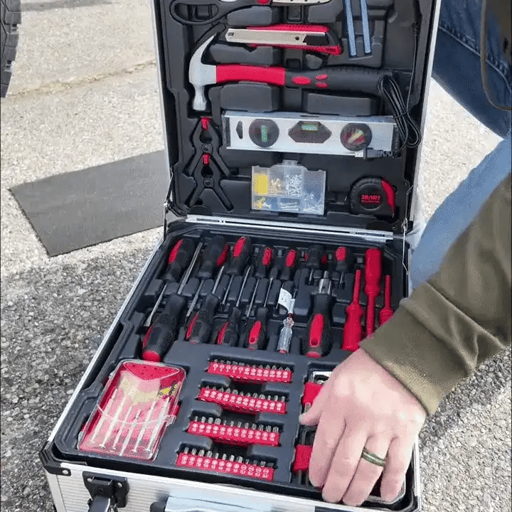 WHY YOU’LL LOVE THE 899 PIECE COMPLETE WHEELED TOOL SET