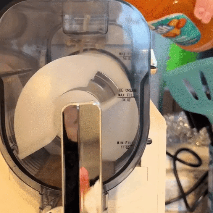 MAKE FROZEN DRINKS AT HOME IN MINUTES