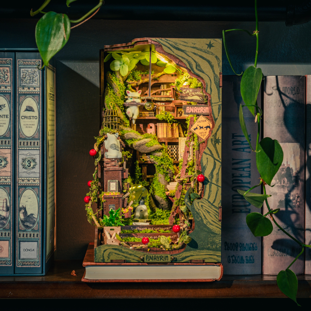 Cats Crossing Book Nook Kit